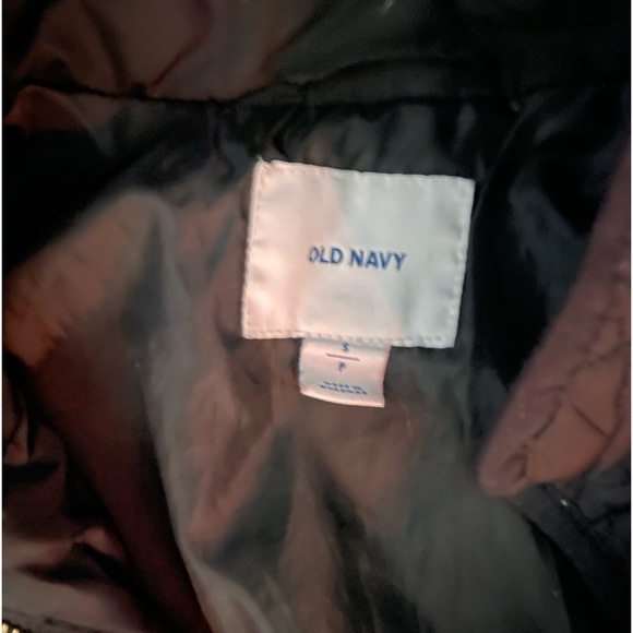 Old Navy black vest, size s - Picture 2 of 3